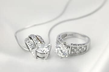 Bague-et-collier-diamant-1